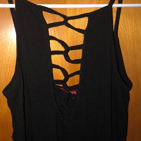 Black tank top - Picture 2 of 3